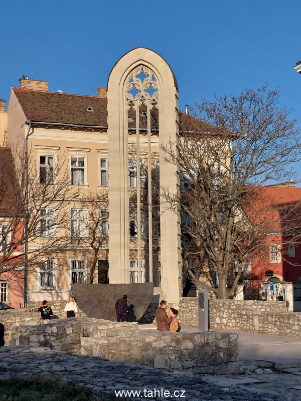 Budapešť