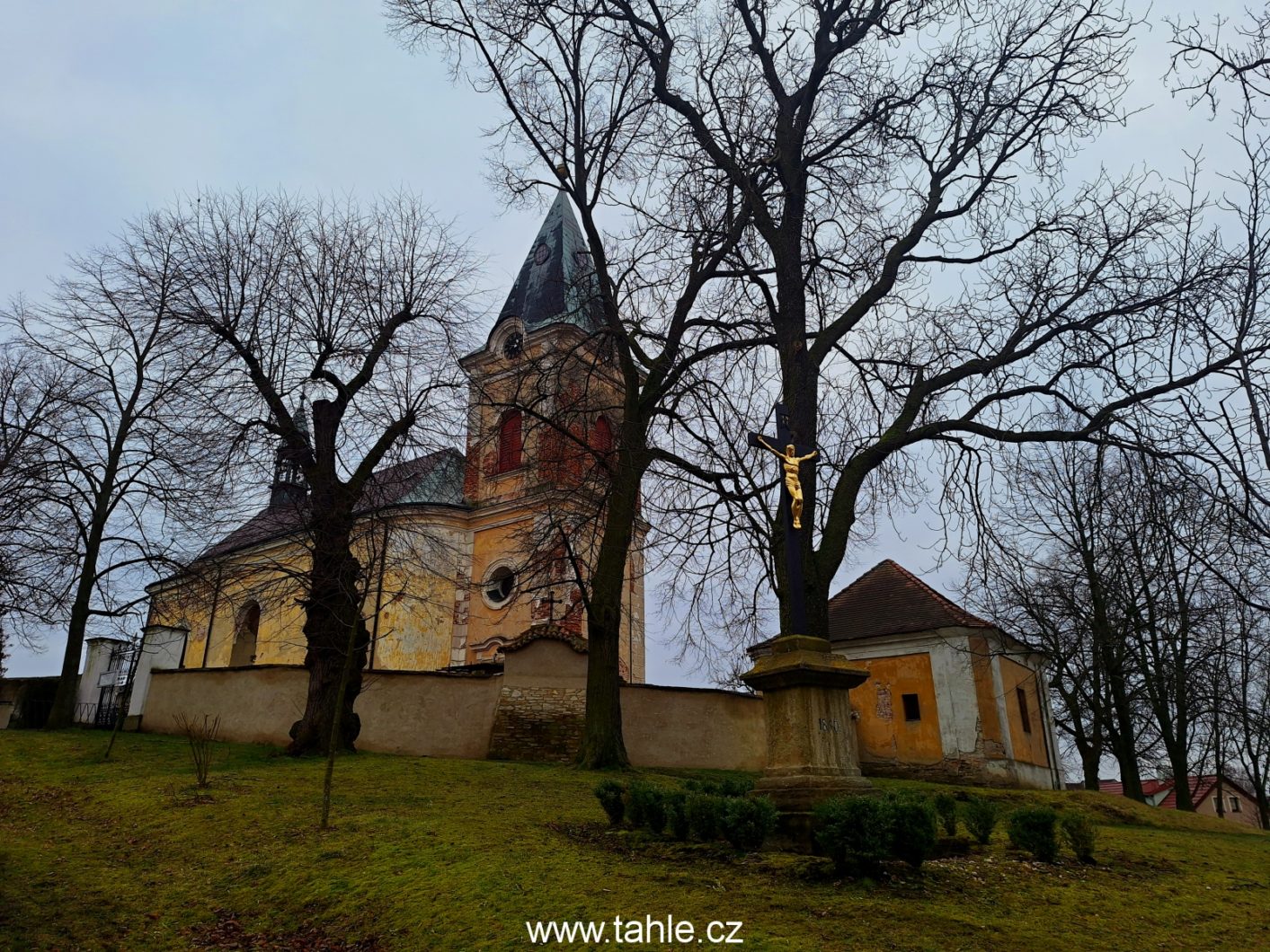 Činěves